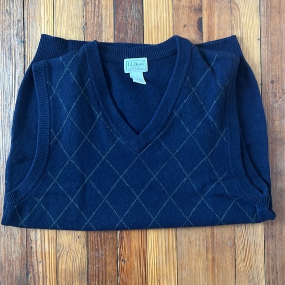 L.L. Bean Classic Lamb's Wool Navy Blue Diamond Pattern V-Neck Sweater L Tall - Picture 6 of 6